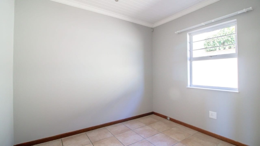 To Let 3 Bedroom Property for Rent in Beacon Bay Eastern Cape